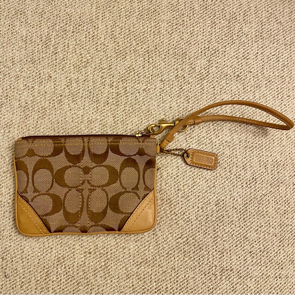 Coach Signature Wristlet Brown